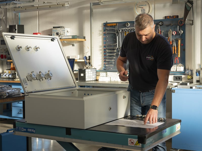 Lavorazione plastica: efficienza e sicurezza con i pannelli pneumatici