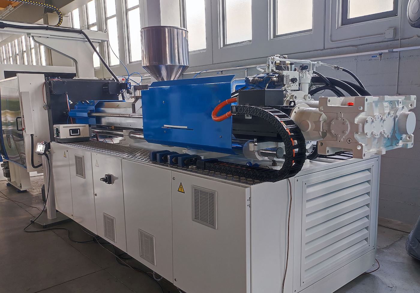Injection Molding Presses: How Servo Pumps Enhance Efficiency and ...